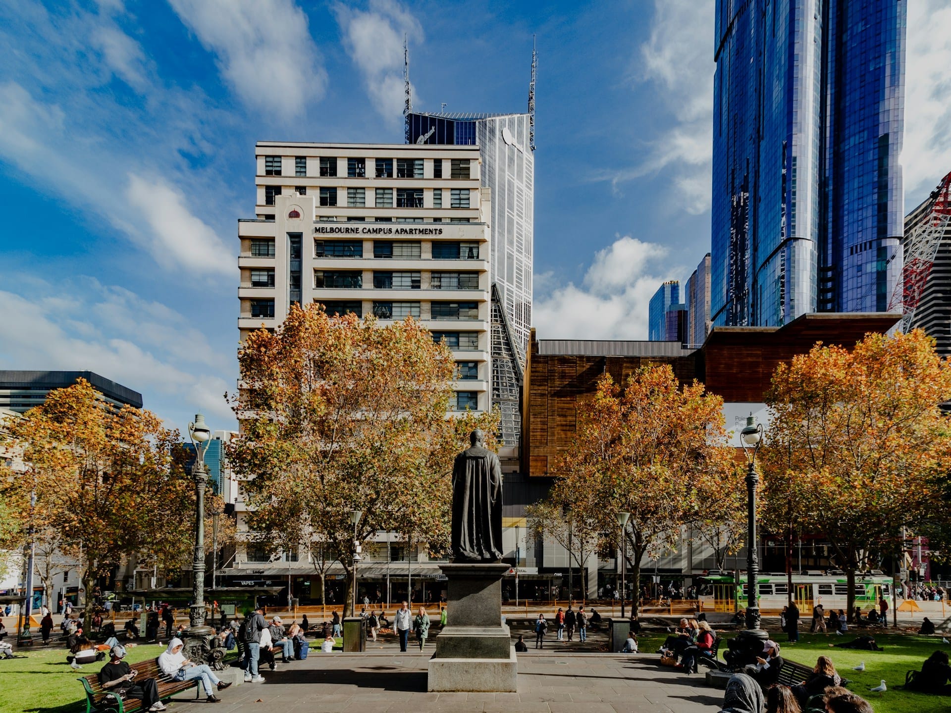 A commercial property building, illustrating rent review disputes resolved by expert determination or court